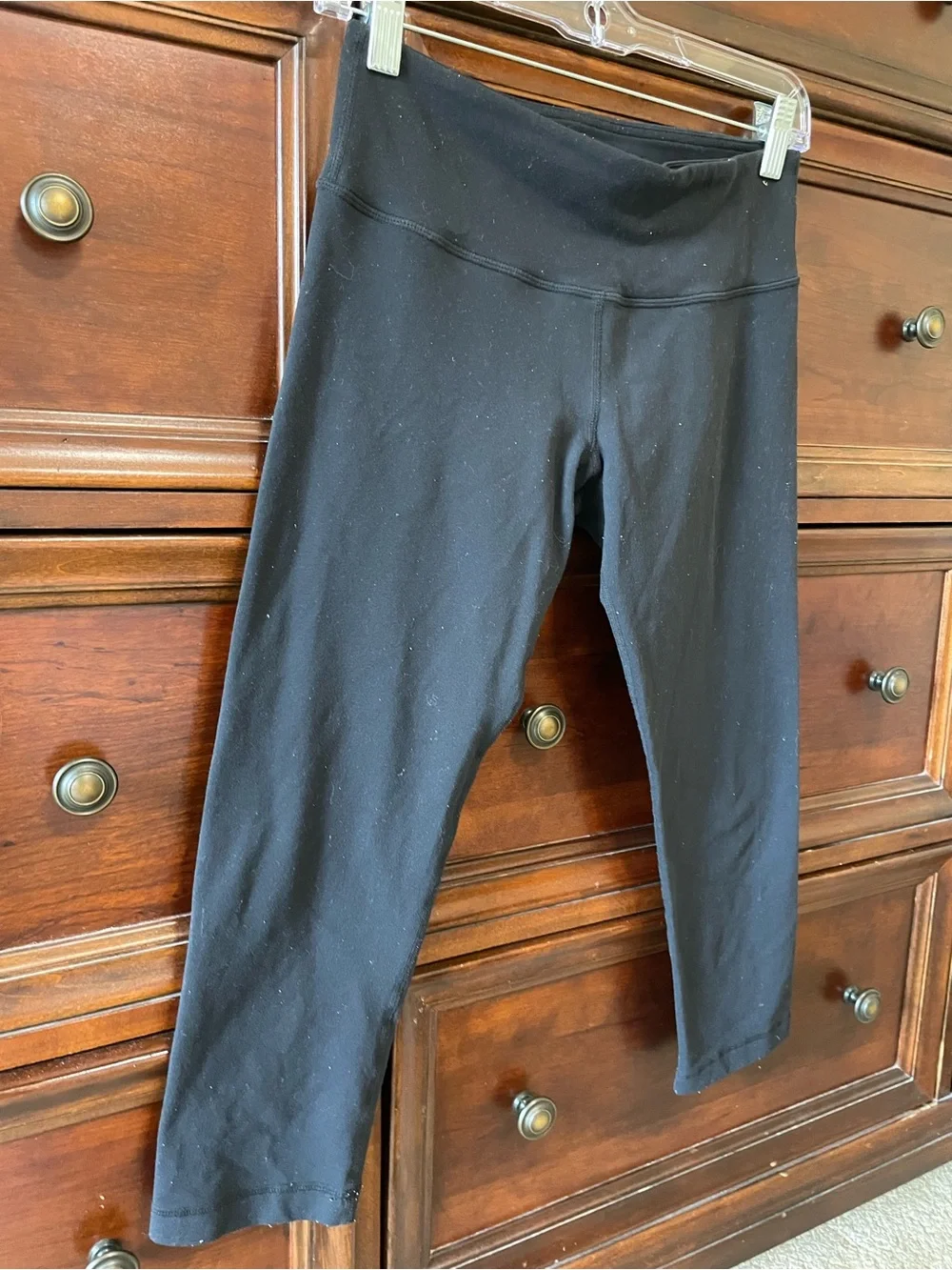 lululemon athletica Black Cropped Capri Leggings SIZE 6